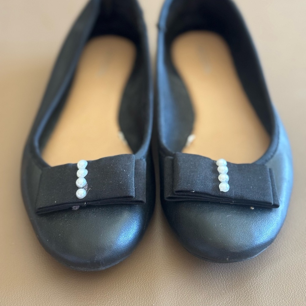 Black Ballet Flats with Bow Accent